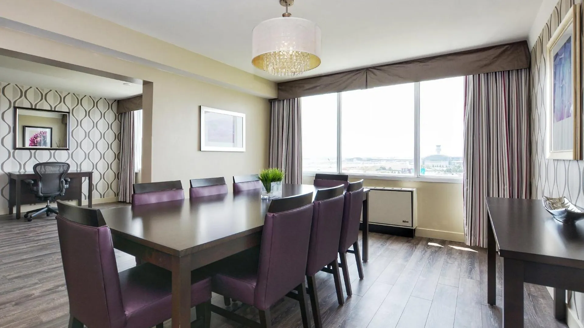 Holiday Inn Toronto International Airport By Ihg 4*,